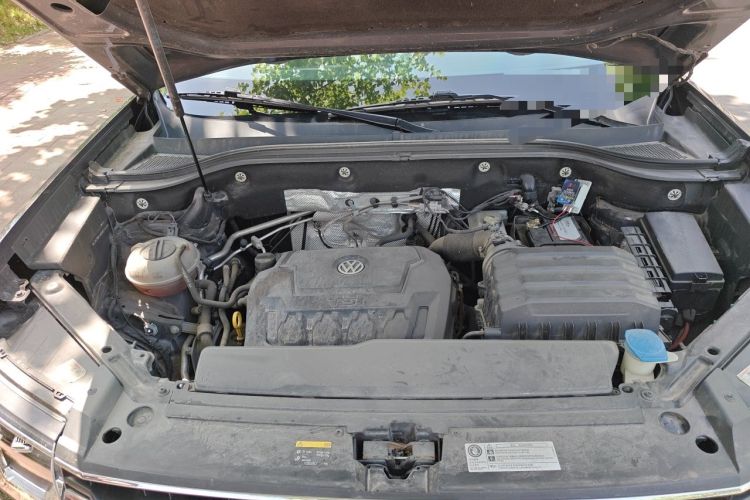 Used Volkswagen Teramont 2019 330TSI Two-Wheel-Drive Luxury Edition China VI Standard Engine Bay