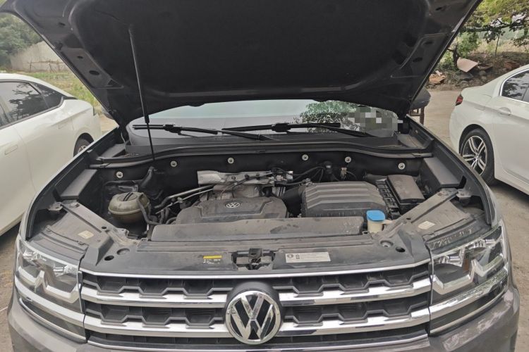 Used Volkswagen Teramont 2019 330TSI Two-Wheel-Drive Luxury Edition China VI Standard Engine Bay