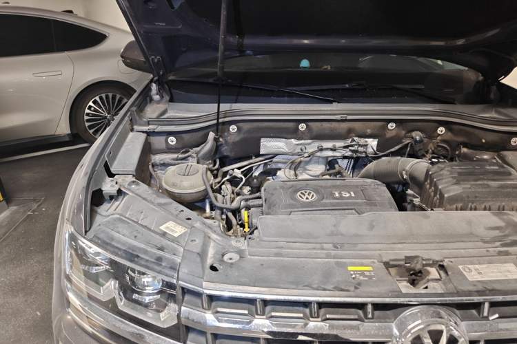 Used Volkswagen Teramont 2019 380TSI Four-Wheel Drive Flagship Model China VI Engine Bay Right