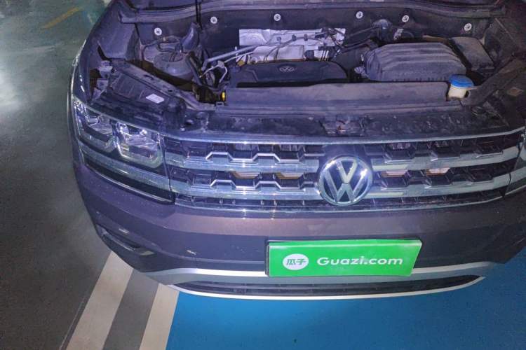 Used Volkswagen Teramont 2019 330TSI Two-Wheel-Drive Luxury Edition China VI Standard Engine Bay Right