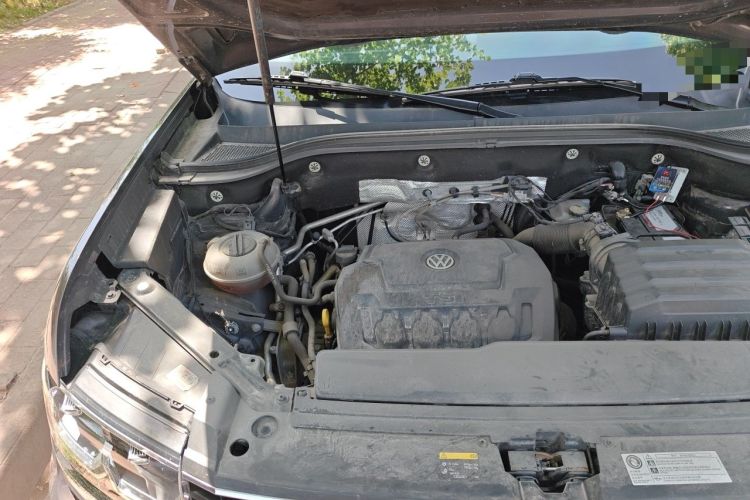 Used Volkswagen Teramont 2019 330TSI Two-Wheel-Drive Luxury Edition China VI Standard Engine Bay Right