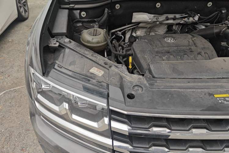 Used Volkswagen Teramont 2019 330TSI Two-Wheel-Drive Luxury Edition China VI Standard Engine Bay Right