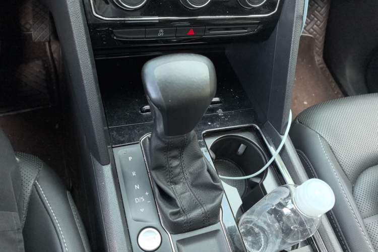 Used Volkswagen Teramont 2019 330TSI Two-Wheel-Drive Luxury Edition China VI Standard Gear Lever