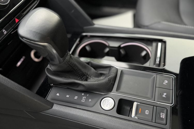 Used Volkswagen Teramont 2019 330TSI Two-Wheel-Drive Luxury Edition China VI Standard Gear Lever