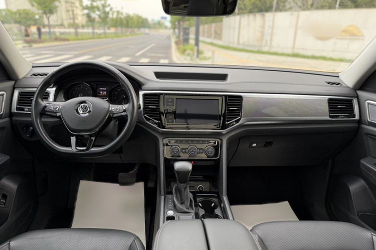 Used Volkswagen Teramont 2019 330TSI Two-Wheel-Drive Luxury Edition China VI Standard Interior 1