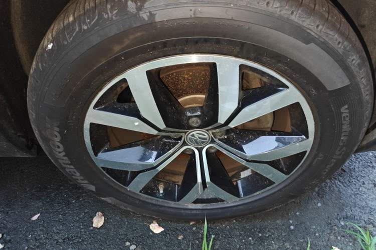Used Volkswagen Teramont 2019 330TSI Two-Wheel-Drive Luxury Edition China V Standard Right Front Wheel Hub