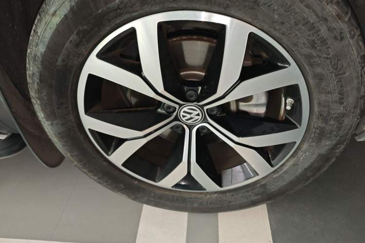 Used Volkswagen Teramont 2019 330TSI Two-Wheel-Drive Luxury Edition China VI Standard Right Front Wheel Hub