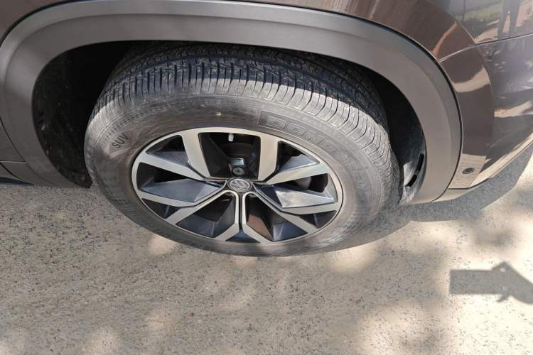 Used Volkswagen Teramont 2019 330TSI Two-Wheel-Drive Luxury Edition China VI Standard Right Front Wheel Hub