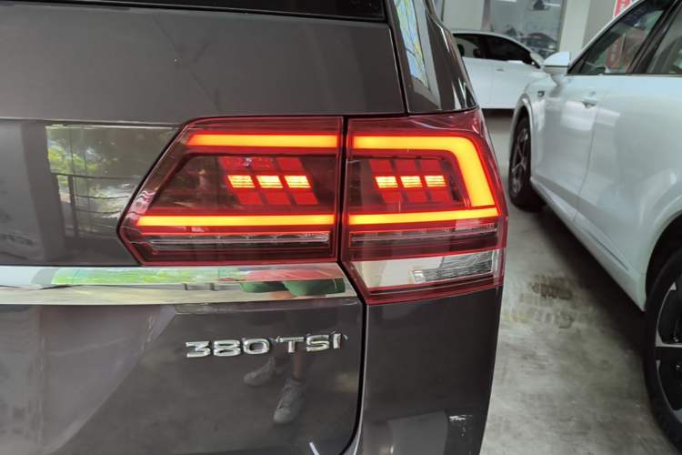 Used Volkswagen Teramont 2019 380TSI Four-Wheel Drive Luxury Version China VI Standard Right Rear Taillight