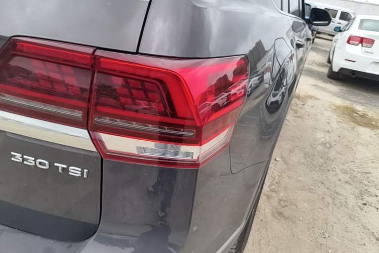 Used Volkswagen Teramont 2019 330TSI Two-Wheel-Drive Luxury Edition China VI Standard Right Rear Taillight