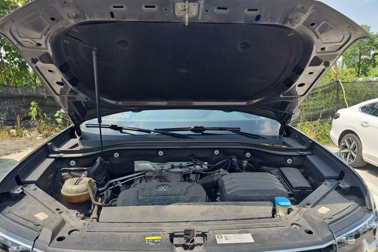 Used Volkswagen Teramont 2019 330TSI Two-Wheel-Drive Luxury Edition China VI Standard Engine Bay