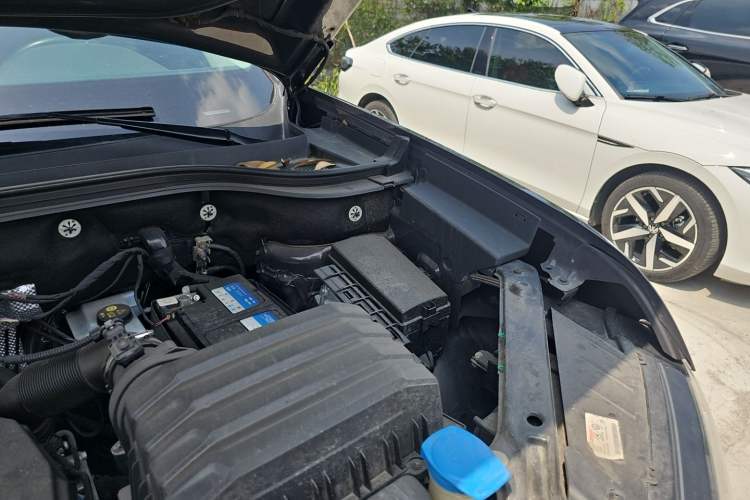 Used Volkswagen Teramont 2019 330TSI Two-Wheel-Drive Luxury Edition China VI Standard Engine Bay Left