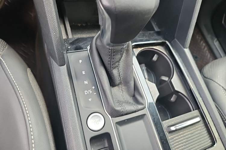 Used Volkswagen Teramont 2019 330TSI Two-Wheel-Drive Luxury Edition China VI Standard Gear Lever