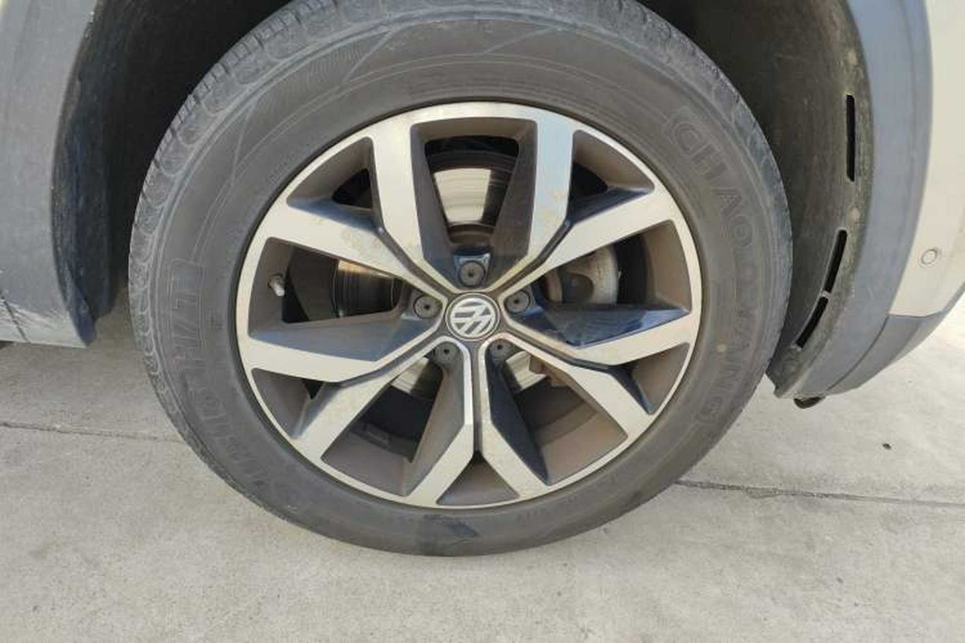 Used Volkswagen Teramont 2019 380TSI Four-Wheel Drive Luxury Version China V Standard Right Front Wheel Hub