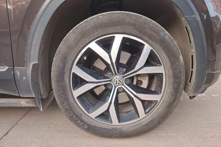 Used Volkswagen Teramont 2019 380TSI Four-Wheel Drive Luxury Version China VI Standard Right Front Wheel Hub