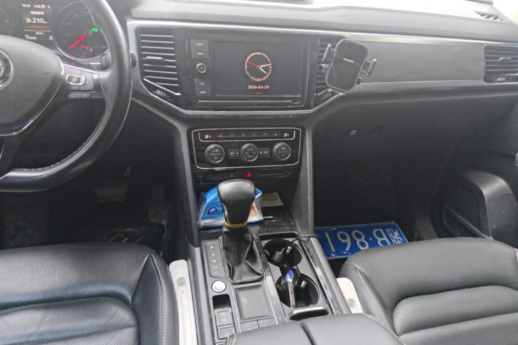Used Volkswagen Teramont 2019 330TSI Two-Wheel-Drive Luxury Edition China V Standard Audio And AC Panel