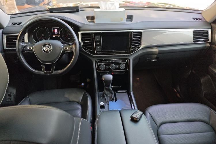 Used Volkswagen Teramont 2019 330TSI Two-Wheel-Drive Luxury Edition China VI Standard Center Console