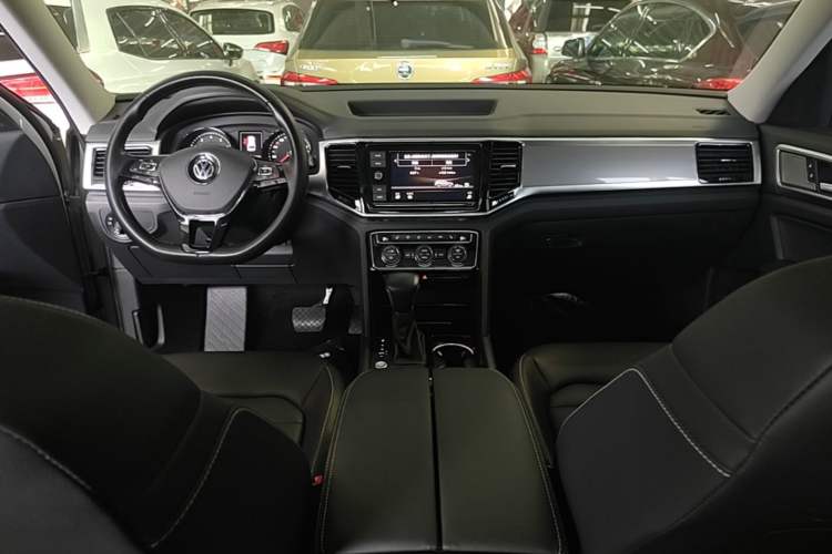 Used Volkswagen Teramont 2019 330TSI Two-Wheel-Drive Luxury Edition China VI Standard Center Console