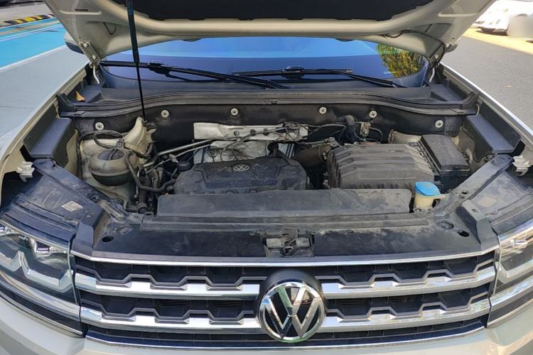 Used Volkswagen Teramont 2019 330TSI Two-Wheel-Drive Luxury Edition China VI Standard Engine Bay