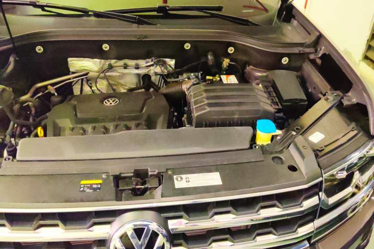 Used Volkswagen Teramont 2019 330TSI Two-Wheel-Drive Luxury Edition China V Standard Engine Bay Left