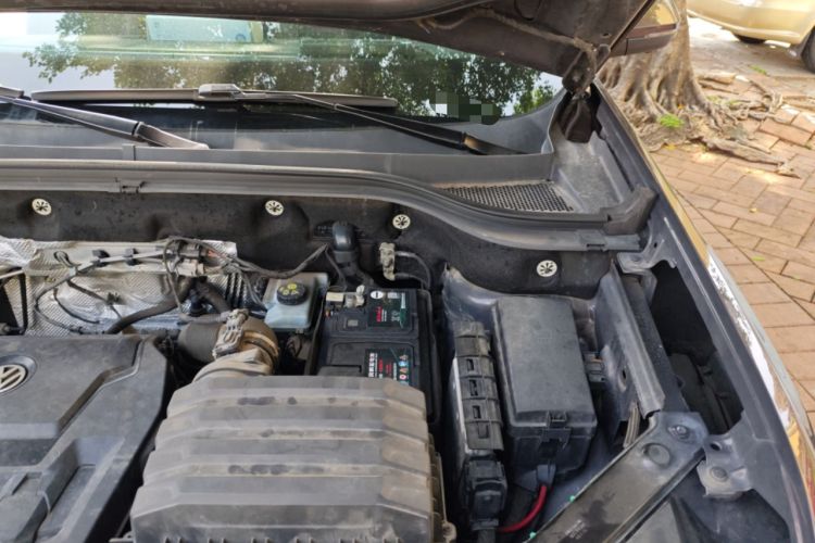 Used Volkswagen Teramont 2019 330TSI Two-Wheel-Drive Luxury Edition China VI Standard Engine Bay Left