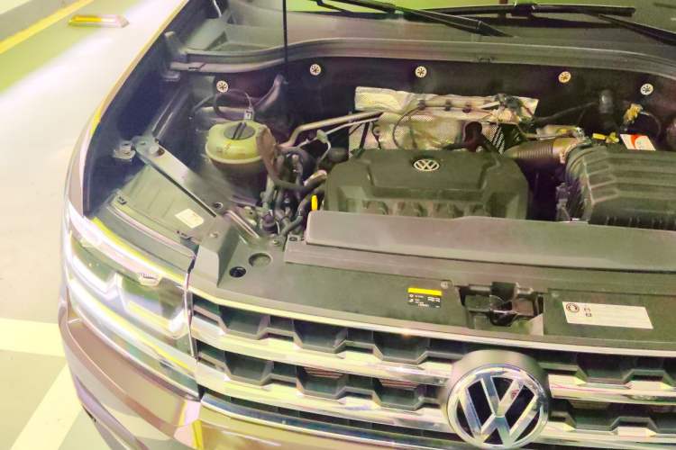 Used Volkswagen Teramont 2019 330TSI Two-Wheel-Drive Luxury Edition China V Standard Engine Bay Right