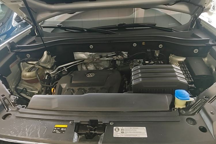 Used Volkswagen Teramont 2019 330TSI Two-Wheel-Drive Luxury Edition China VI Standard Engine Bay