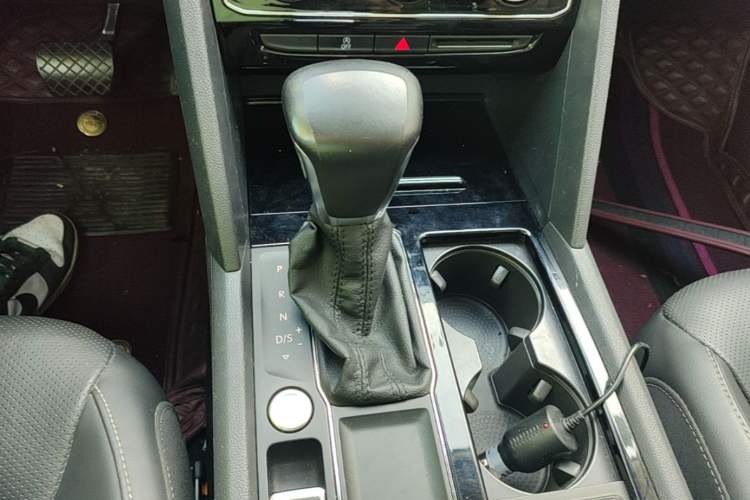 Used Volkswagen Teramont 2019 330TSI Two-Wheel-Drive Luxury Edition China VI Standard Gear Lever