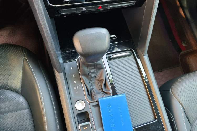 Used Volkswagen Teramont 2019 330TSI Two-Wheel-Drive Luxury Edition China VI Standard Gear Lever