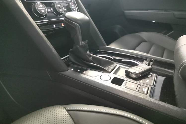 Used Volkswagen Teramont 2019 330TSI Two-Wheel-Drive Luxury Edition China VI Standard Gear Lever