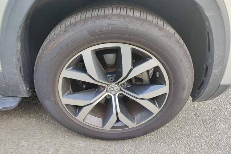 Used Volkswagen Teramont 2019 330TSI Two-Wheel-Drive Luxury Edition China VI Standard Right Front Wheel Hub