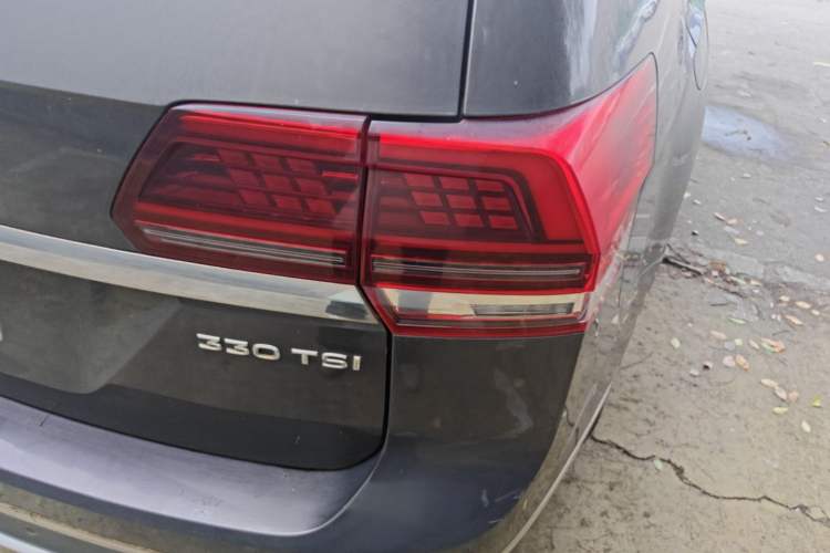 Used Volkswagen Teramont 2019 330TSI Two-Wheel-Drive Luxury Edition China V Standard Right Rear Taillight