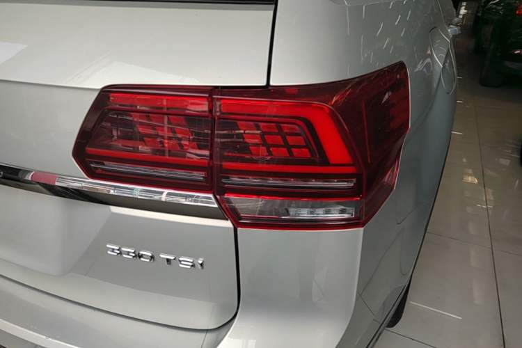 Used Volkswagen Teramont 2019 330TSI Two-Wheel-Drive Luxury Edition China VI Standard Right Rear Taillight