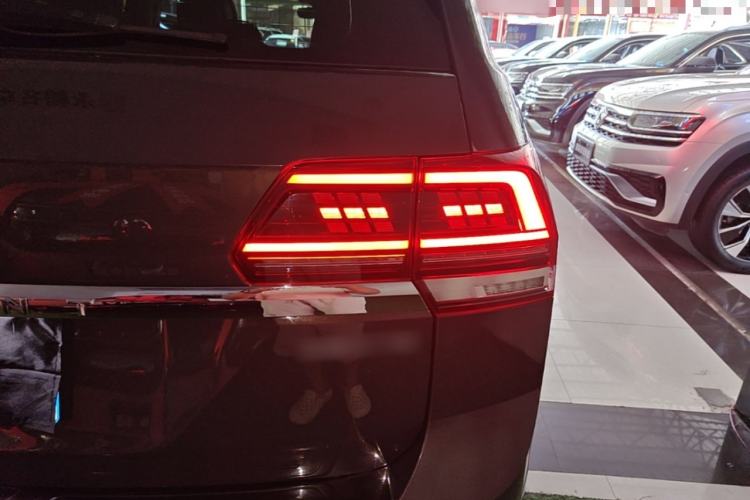 Used Volkswagen Teramont 2019 380TSI Four-Wheel Drive Flagship Model China VI Right Rear Taillight