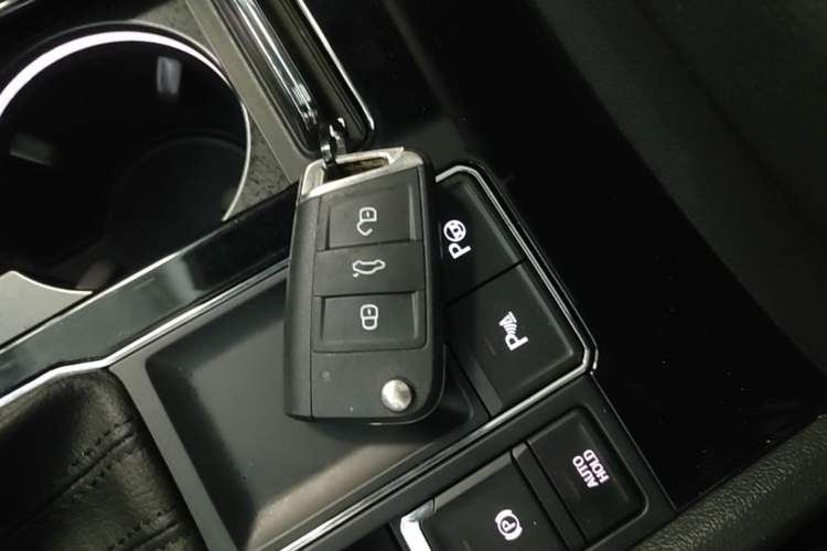 Used Volkswagen Teramont 2019 330TSI Two-Wheel-Drive Luxury Edition China VI Standard Vehicle Key