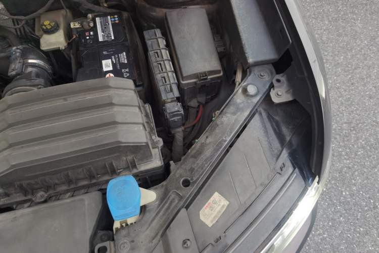 Used Volkswagen Teramont 2019 330TSI Two-Wheel-Drive Luxury Edition China VI Standard Engine Bay Left