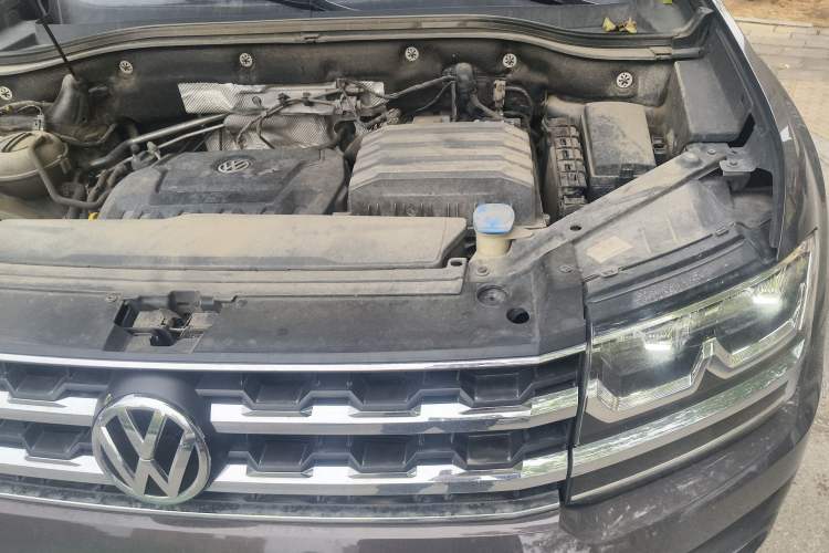 Used Volkswagen Teramont 2019 330TSI Two-Wheel-Drive Luxury Edition China VI Standard Engine Bay Left