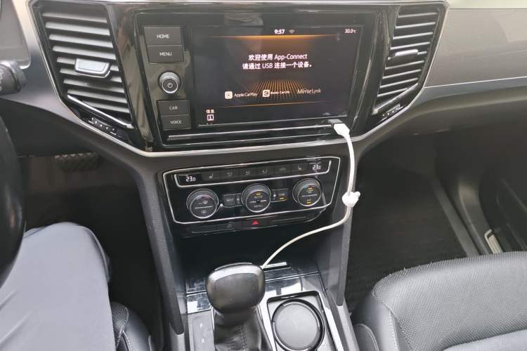 Used Volkswagen Teramont 2019 330TSI Two-Wheel-Drive Luxury Edition China VI Standard Audio And AC Panel