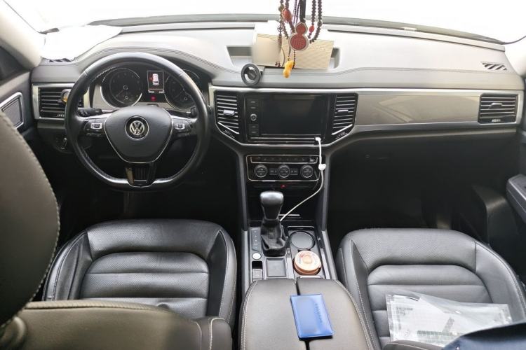 Used Volkswagen Teramont 2019 330TSI Two-Wheel-Drive Luxury Edition China VI Standard Center Console
