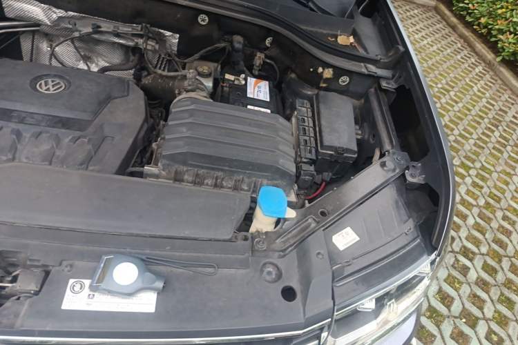 Used Volkswagen Teramont 2019 330TSI Two-Wheel-Drive Luxury Edition China V Standard Engine Bay Left