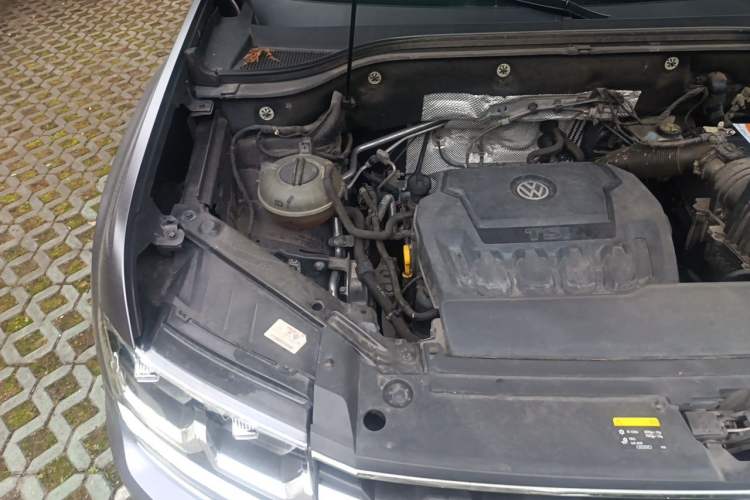 Used Volkswagen Teramont 2019 330TSI Two-Wheel-Drive Luxury Edition China V Standard Engine Bay Right