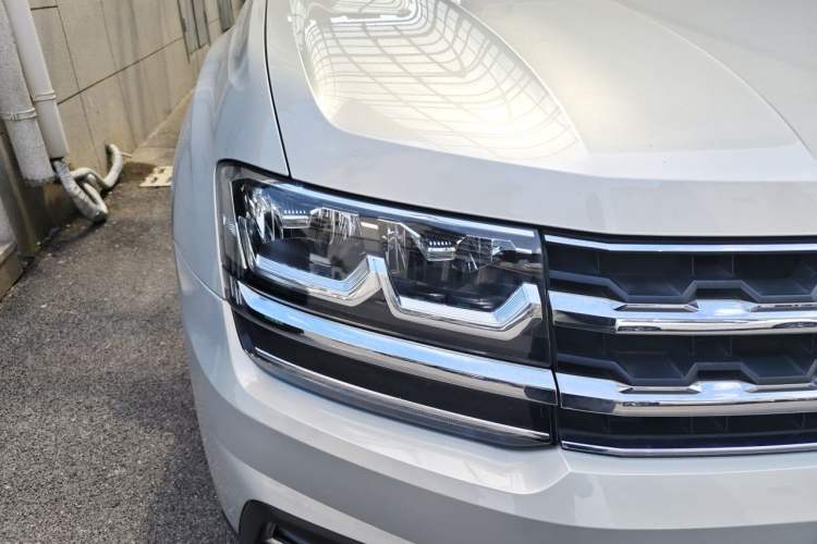 Used Volkswagen Teramont 2019 330TSI Two-Wheel-Drive Luxury Edition China VI Standard Right Front Headlight