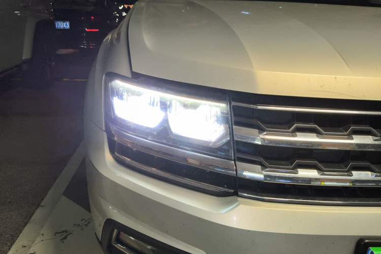 Used Volkswagen Teramont 2019 380TSI Four-Wheel Drive Luxury Version China V Standard Right Front Headlight