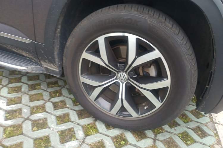 Used Volkswagen Teramont 2019 330TSI Two-Wheel-Drive Luxury Edition China V Standard Right Front Wheel Hub