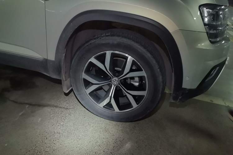 Used Volkswagen Teramont 2019 380TSI Four-Wheel Drive Luxury Version China VI Standard Right Front Wheel Hub