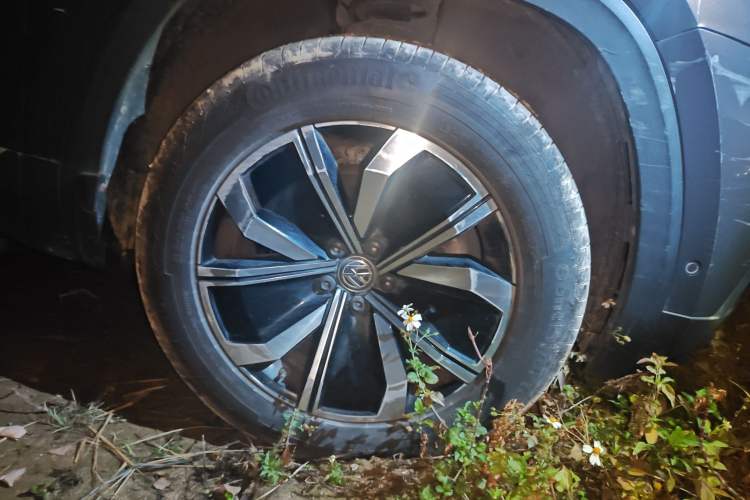 Used Volkswagen Teramont 2019 330TSI Two-Wheel-Drive Luxury Edition China V Standard Right Front Wheel Hub