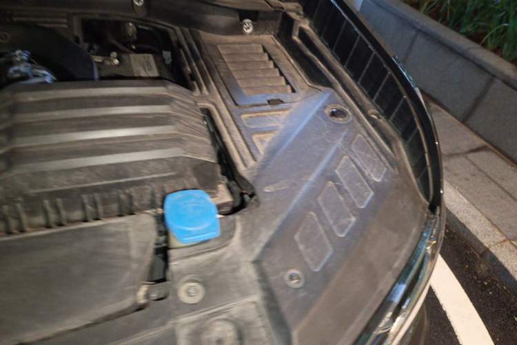 Used Volkswagen Teramont 2019 330TSI Two-Wheel-Drive Luxury Edition China VI Standard Engine Bay Left