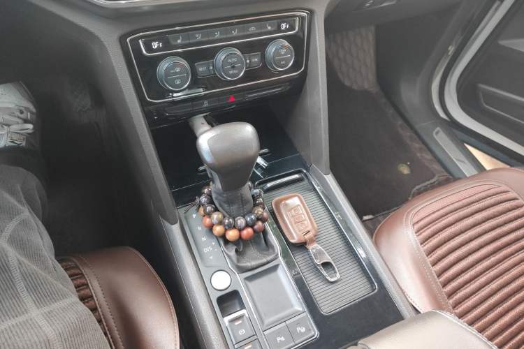 Used Volkswagen Teramont 2019 330TSI Two-Wheel-Drive Luxury Edition China VI Standard Gear Lever