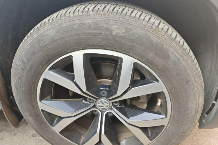 Used Volkswagen Teramont 2019 380TSI Four-Wheel Drive Luxury Version China VI Standard Right Front Wheel Hub