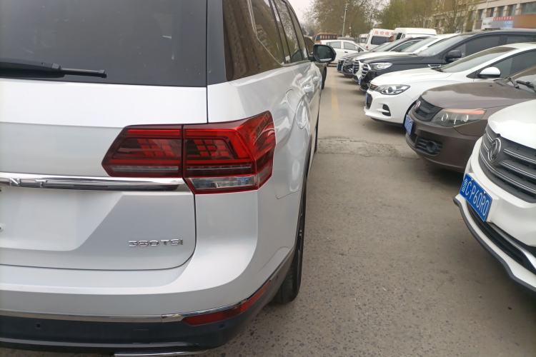 Used Volkswagen Teramont 2019 380TSI Four-Wheel Drive Luxury Version China VI Standard Right Rear Taillight